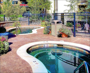 Outdoor Hot Tubs, Fire Pit, Next Door to Ski Area Summer Activities